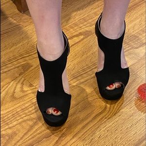 Michael Kors 9 Black zip up 5” heel. NWOB